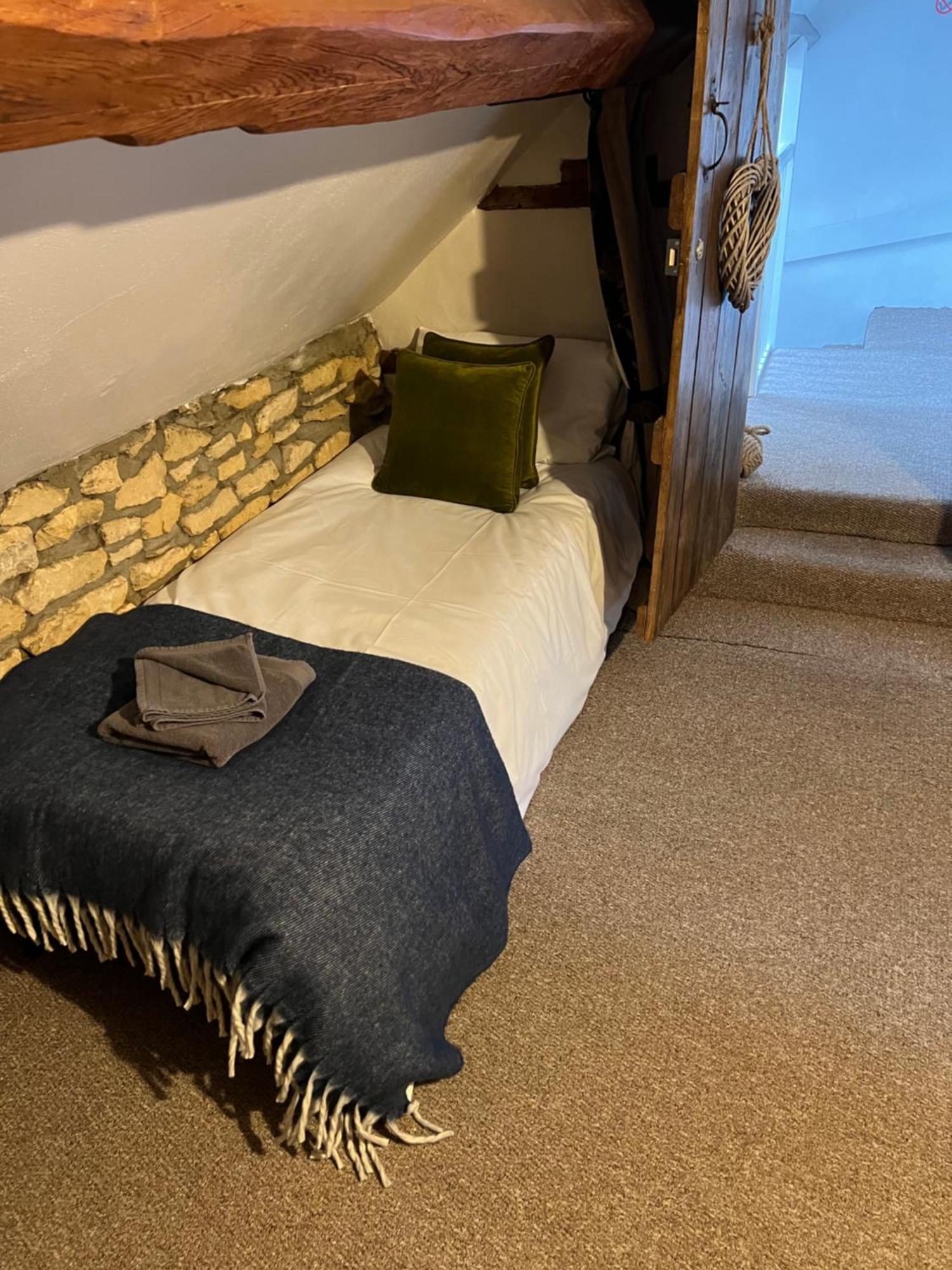 Siam Cottage Guesthouse Over 300 Years Old With Thai Restaurant Moreton-in-Marsh 외부 사진