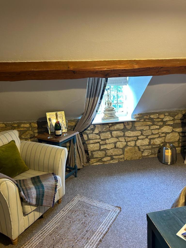 Siam Cottage Guesthouse Over 300 Years Old With Thai Restaurant Moreton-in-Marsh 외부 사진